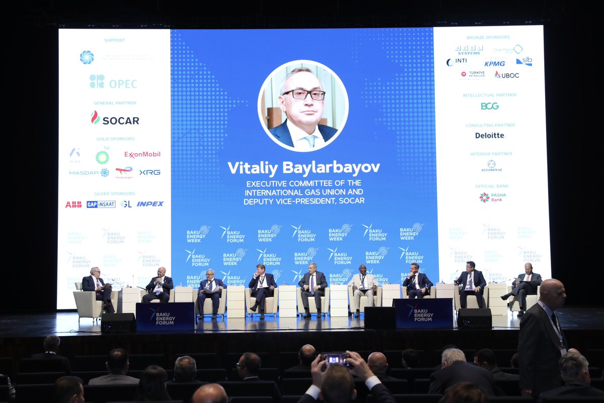 SOCARofficial's tweet photo. 📍 #BakıEnerjiForumu çərçivəsində keçirilən “Qaz sessiyası — bazarlar, nəqliyyat marşrutları və geosiyasət” mövzusunda keçirilən panel müzakirəsində #SOCAR-ın vitse-prezidentinin müavini Vitaliy Bəylərbəyov moderator qismində iştirak edib. https://t.co/2LMvRe0gy5