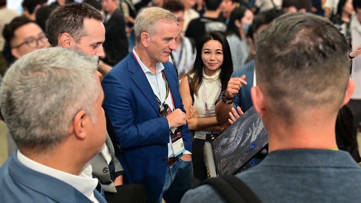 msitweets's tweet photo. Great to see Paul Donovan (VP, OEM Partner Sales) and @Microsoft team on Day 1😍 showcasing new Windows PCs: Prestige N16 Flip AI+ with NVIDIA RTX Spark, Prestige 14 Flip AI+ Vincent van Gogh Edition, Titan 18 HX Dragon Edition Draco Epic.
Thanks for visiting!
#MSIxCOMPUTEX2026 https://t.co/v1ODGlbxeR