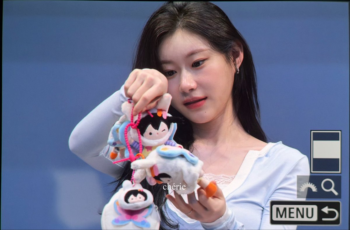 cherie_605's tweet photo. 260602 귀여움+++🥺
#채령 #CHAERYEONG #있지 #ITZY https://t.co/VIm8Yym51h