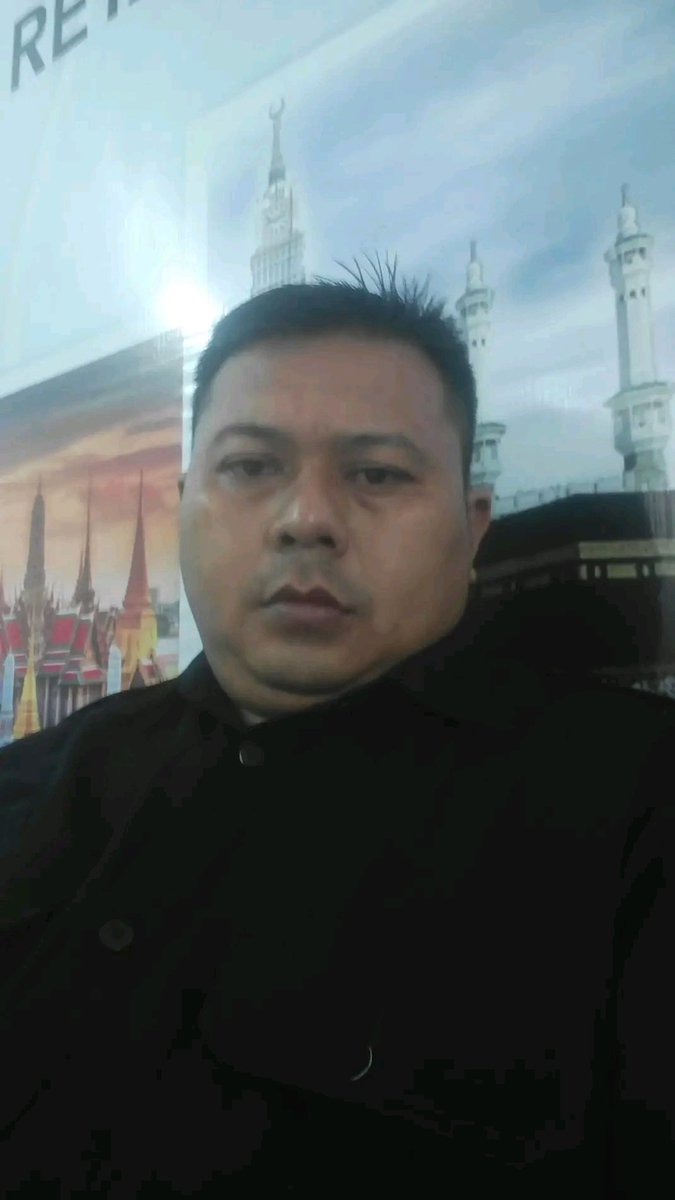 suicides919's tweet photo. ganteng banget https://t.co/CjkMa1U3YU