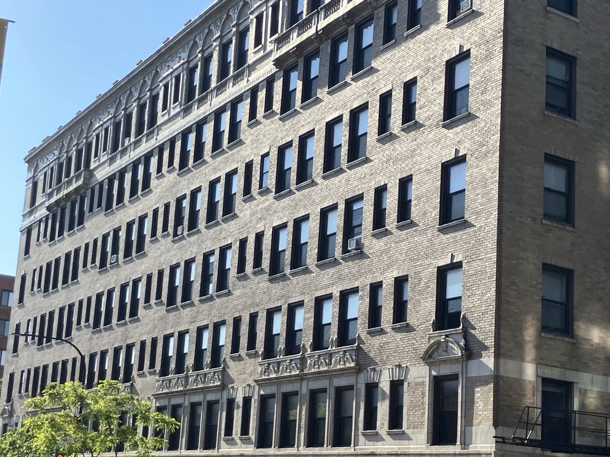 Jimi_Stella's tweet photo. It’s not the Physical Graffiti building which is located on St Marks Place in Manhattan, but this apartment building in Evanston always reminds me of Led Zeppelin
#GetTheLedOut https://t.co/6e6CjSWQzw