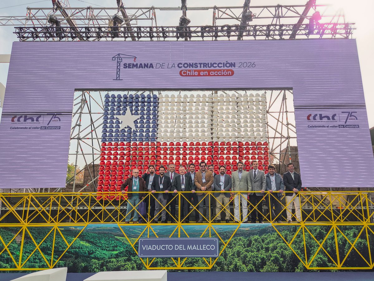 CChCPArenas's tweet photo. CChC #Magallanes participó en la Semana de la Construcción 2026 🏗️ #SDLC2026 
Encuentro clave para abordar desafíos en infraestructura, sostenibilidad, innovación y crecimiento del país 🇨🇱
🔗 Más info: https://t.co/aXFf14u4Ua https://t.co/CGC5wVVha2