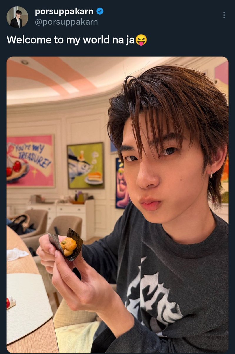 CKookiiee's tweet photo. WHAT IS WITH THE CAPTION????? POSTING YOUR BF'S CUTE PIC WHEN YOU ARE ON A DATE FUCKKK #jealousashell https://t.co/5fDsBhyvJc