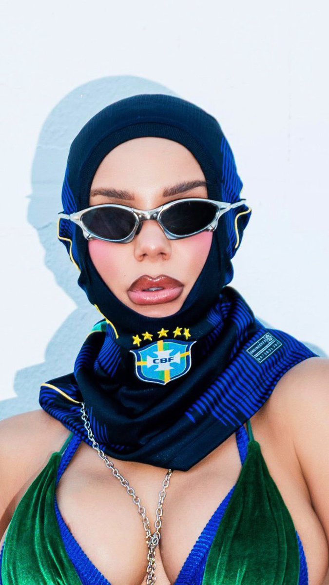 OwnUtopia's tweet photo. Dando inicio em sua nova era onde destaca a riqueza dos ritmos brasileiros, a carioca Izzy (@IzzyLaReina) lançou seu novo e viciante single “Funk ou Bossa” em todas as plataformas digitais. 🔥🇧🇷 https://t.co/3ipPXIljuD https://t.co/Tp7z9zOkXT