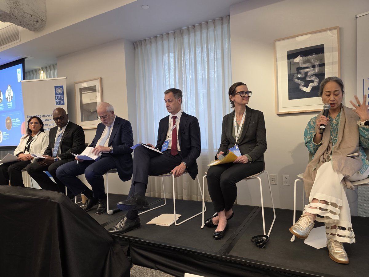 Shaima2009's tweet photo. Ghana: "UNDP has been present in the very rural areas as much as it is present at the very central level. This is the type of partnership that we appreciate and assist in advancing our national priorities with the needed knowledge, expertise and efficiency."
@alexanderdecroo https://t.co/scVDCTtBR3