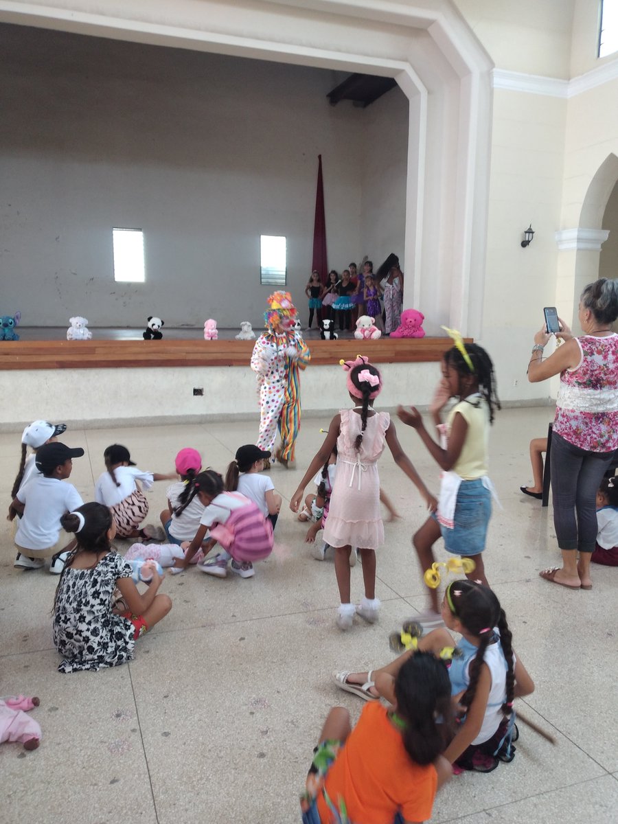 DirectGenEdGua's tweet photo. Día mundial de la infancia #EducaciónGuanabacoa #FidelPorSiempre @YanetHzP25 #LaHabanaDeTodo @KareniaMarrero #CubaEsAmor https://t.co/PvnEPPXEly