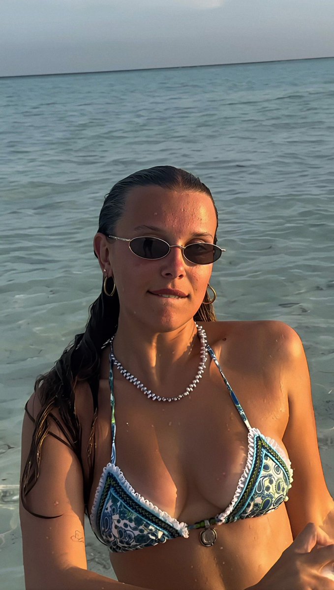 _d7ome9's tweet photo. 🥥🌊 Millie bobby brown https://t.co/nlCLccAq7D