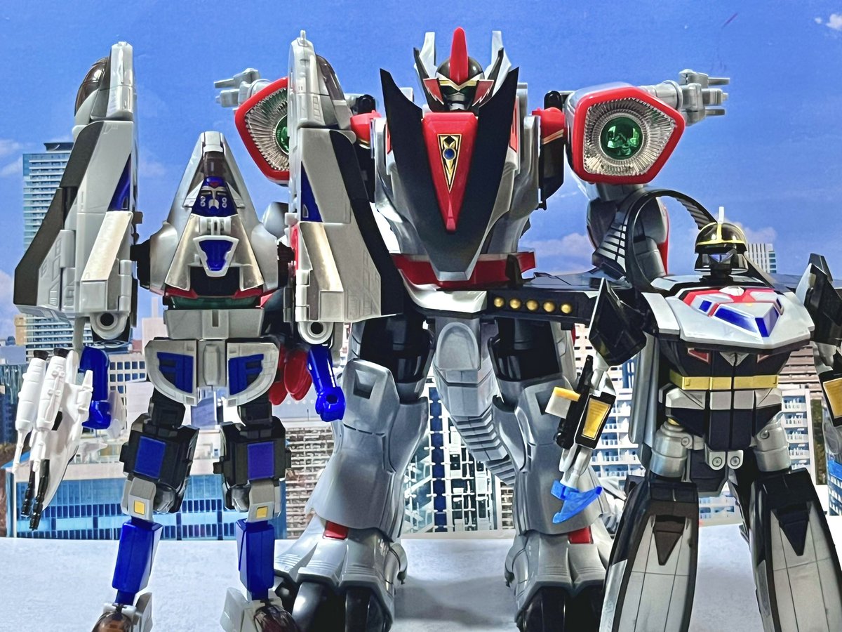 esdD9jiQwXvx9Zq's tweet photo. #SMP
タイムロボ！
タイムシャドウ！
ブイレックスロボ！
タイムレンジャーのロボが勢揃い✨
やっぱりシリーズ取り扱うならメインのロボ全機出して欲しいよね... https://t.co/bwzF8o9cZc