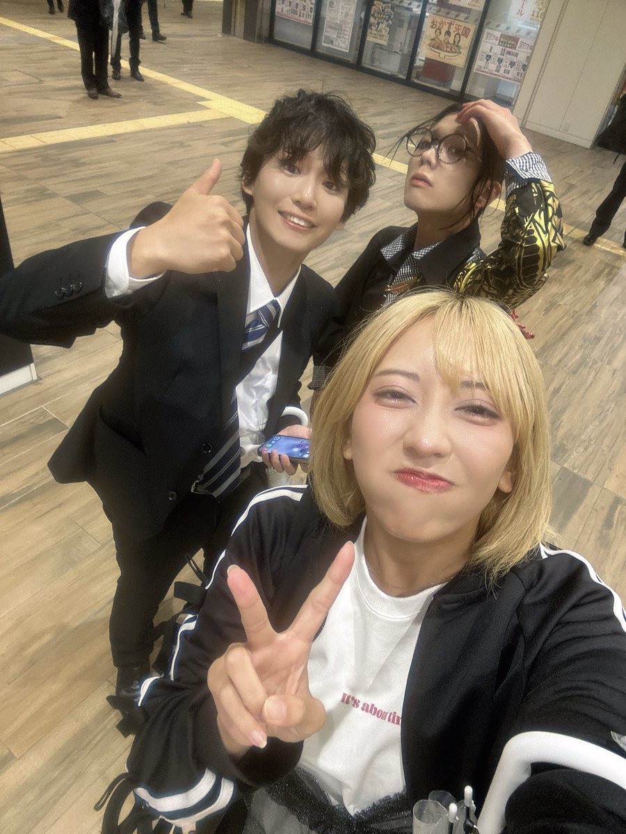 __candeloro__'s tweet photo. 台風すぎ♪ぴす✌️ https://t.co/CFIUy8bdjF