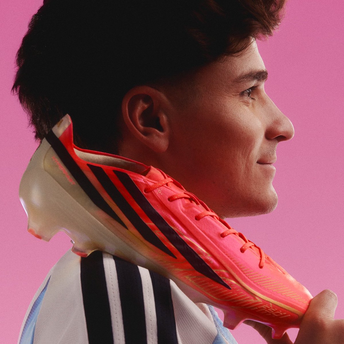 adidasfootball's tweet photo. every journey has a beginning. ours leads to the FIFA World Cup 🌎🏆 https://t.co/w7QJpPoVzI