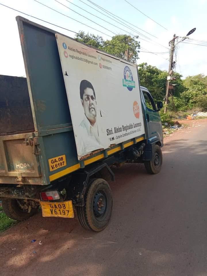 ReginaldoGoa's tweet photo. Our dedicated team working round the clock at Sonsodo for a cleaner Curtorim. Every citizen’s responsibility: Don’t throw garbage anywhere! Let’s protect our constituency. #MyCurtorim #CurtorimConstituencyFirst24x7 https://t.co/gWpvv601St