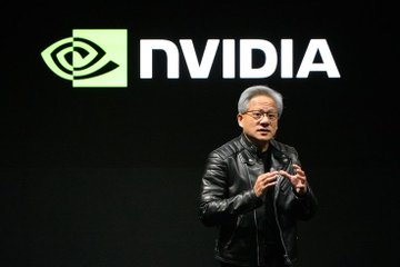 Quinthiaa's tweet photo. $MRVL, favored by Jensen Huang who predicts it could grow into a trillion-dollar company, surged 23% in pre-market trading; Nvidia previously invested $2 billion in the company, which primarily focuses on AI data center interconnect chips. https://t.co/bTEuLznXeP