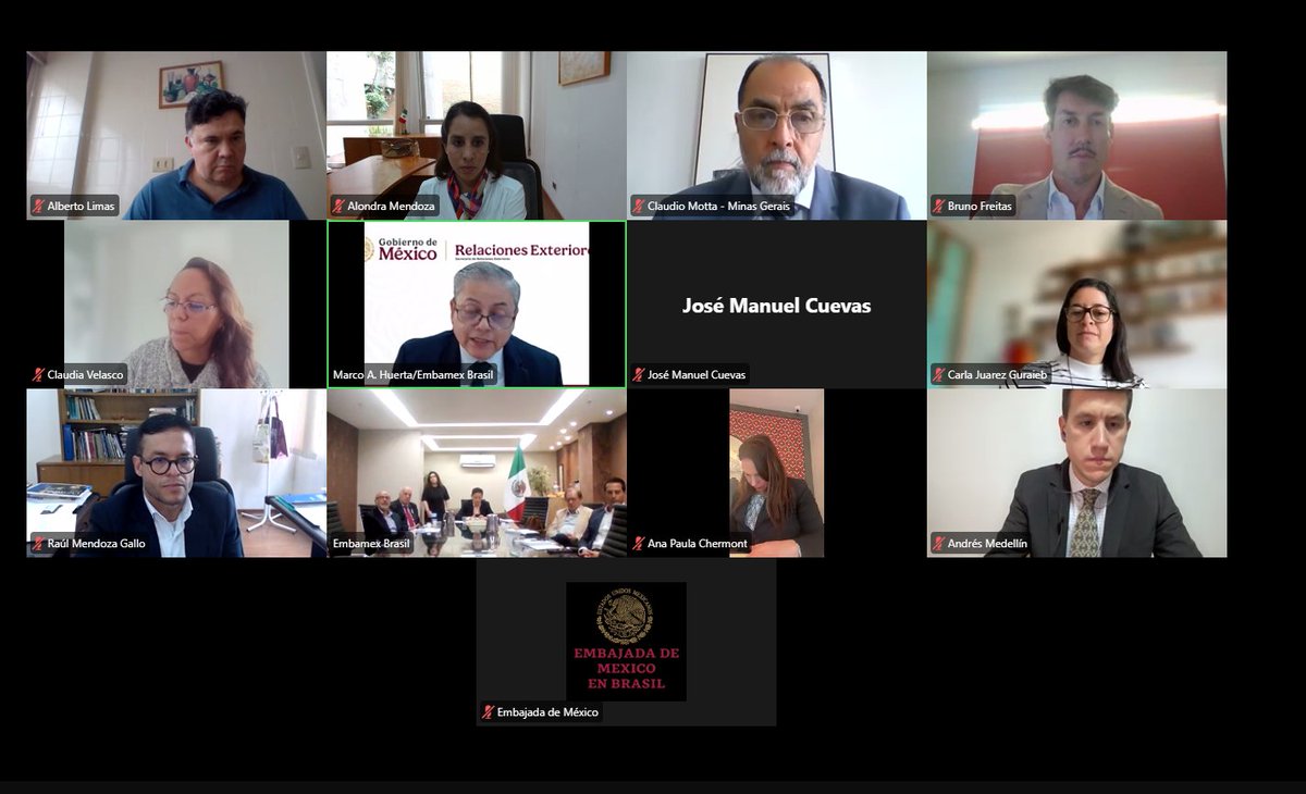EmbaMexBra's tweet photo. Celebramos la 2a Reunión de Representaciones de 🇲🇽 en 🇧🇷, participaron los Cónsules Generales de @ConsulMexSao y @ConsulMexRio, los Cónsules Honorarios y candidatos a Cónsules Honorarios. Intercambiamos prioridades y oportunidades para reforzar los lazos entre ambos países. https://t.co/bPvL9UeD5n