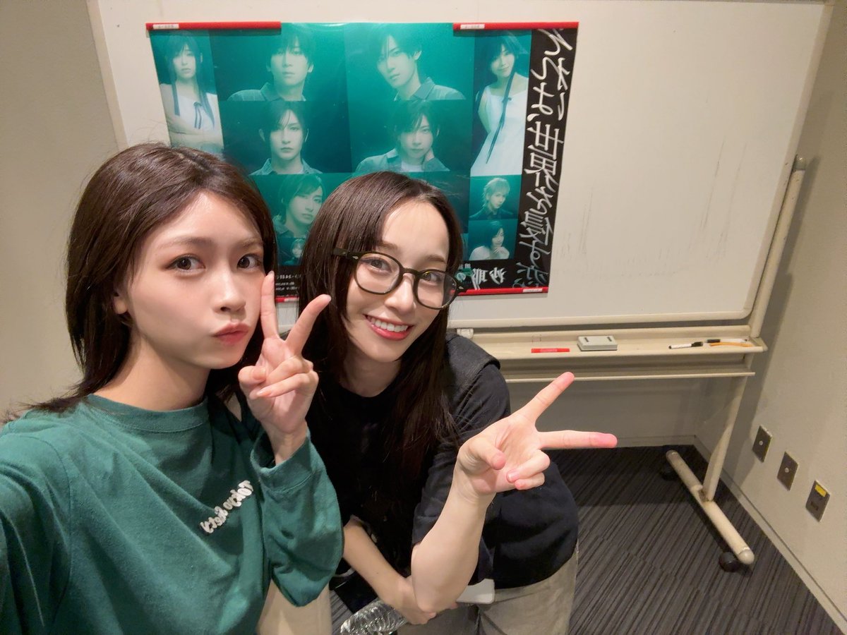 aylin_0402's tweet photo. 本日から劇場入りでした🥩
いよいよ本番が近づいてきて、ドキドキとワクワクでいっぱいです*ˊᵕˋ*

そして、
西武線の新宿駅・池袋駅・高田馬場駅に『朗読劇 #沙耶の唄』の駅貼りポスターが掲出されています✨
お近くを利用される方は、ぜひ探してみてください！🥩見つけたらぜひ教えてね☺️

開演まであと2日！！
最後まで大切に作品と向き合っていきます🔥あさちゃんと劇場にあったポスター前で📷