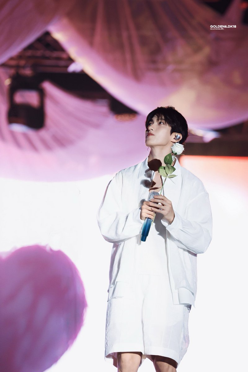 golden6_dk18's tweet photo. 20260531 DXS [SERENADE] ON STAGE in Daegu🇰🇷

앞으로도 행복하게 건강하게 살자☘️

#SEVENTEEN #DK #도겸 #DOKYEOM #석민 
#세븐틴 #ソクミン #ドギョム #李碩珉 @pledis_17 https://t.co/G7mrsdJdhw