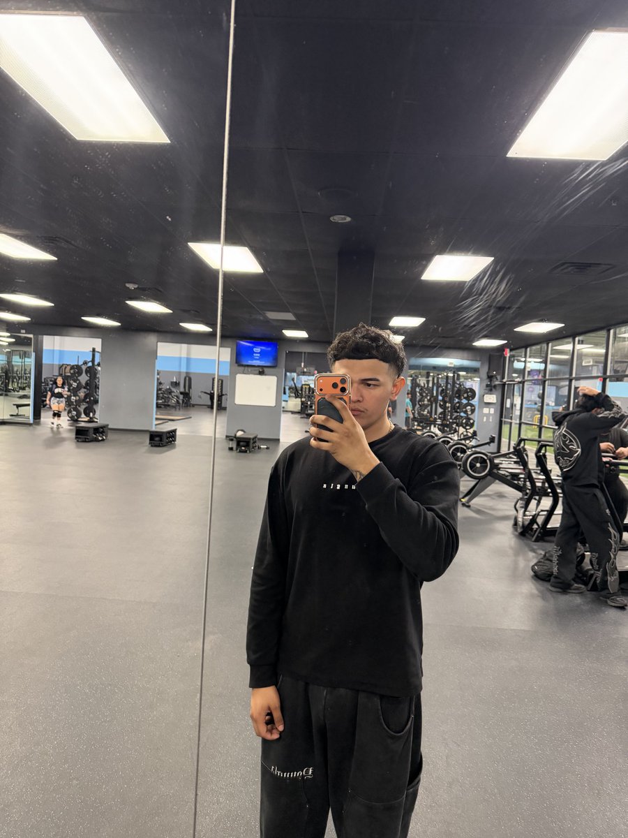izzy tweet media
