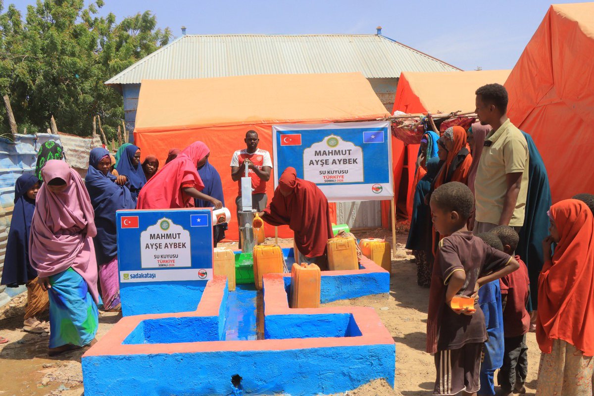 sadakatasi's tweet photo. Bağışçılarımızın destekleriyle Somali ve Bangladeş’te su kuyusu açılışları gerçekleştirdik. Siz de su kuyusu açtırarak binlerce insanın sağlıklı suya kavuşmasına destek olabilirsiniz.

📩SUKUYUSU yaz 2989'a gönder 50 TL destek ol.
🌐https://t.co/kWR6vM0sQX https://t.co/hBt1X2bhUU