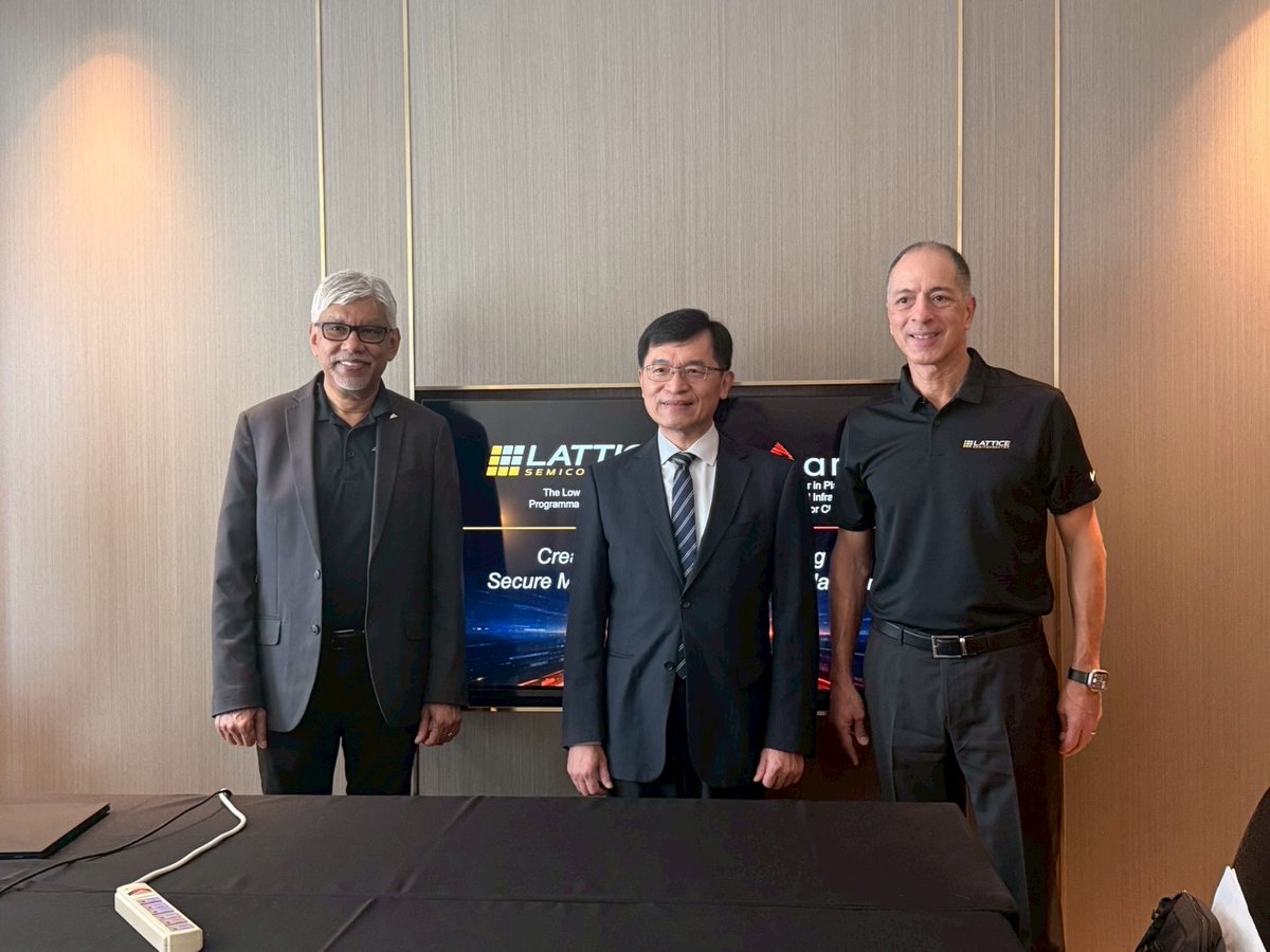 AMI_PR's tweet photo. ✨Computex Taipei 2026 is finally underway – and it’s already been full of excitement and meaningful connections! While visiting with our colleagues at @latticesemi, we were honored by a visit from Chin-Tsang Ho, Deputy Minister, Ministry of Economic Affairs (何晉滄 政務次長, 經濟部), pictured here with Lattice CEO Ford Tamer and AMI CEO Sanjoy Maity.