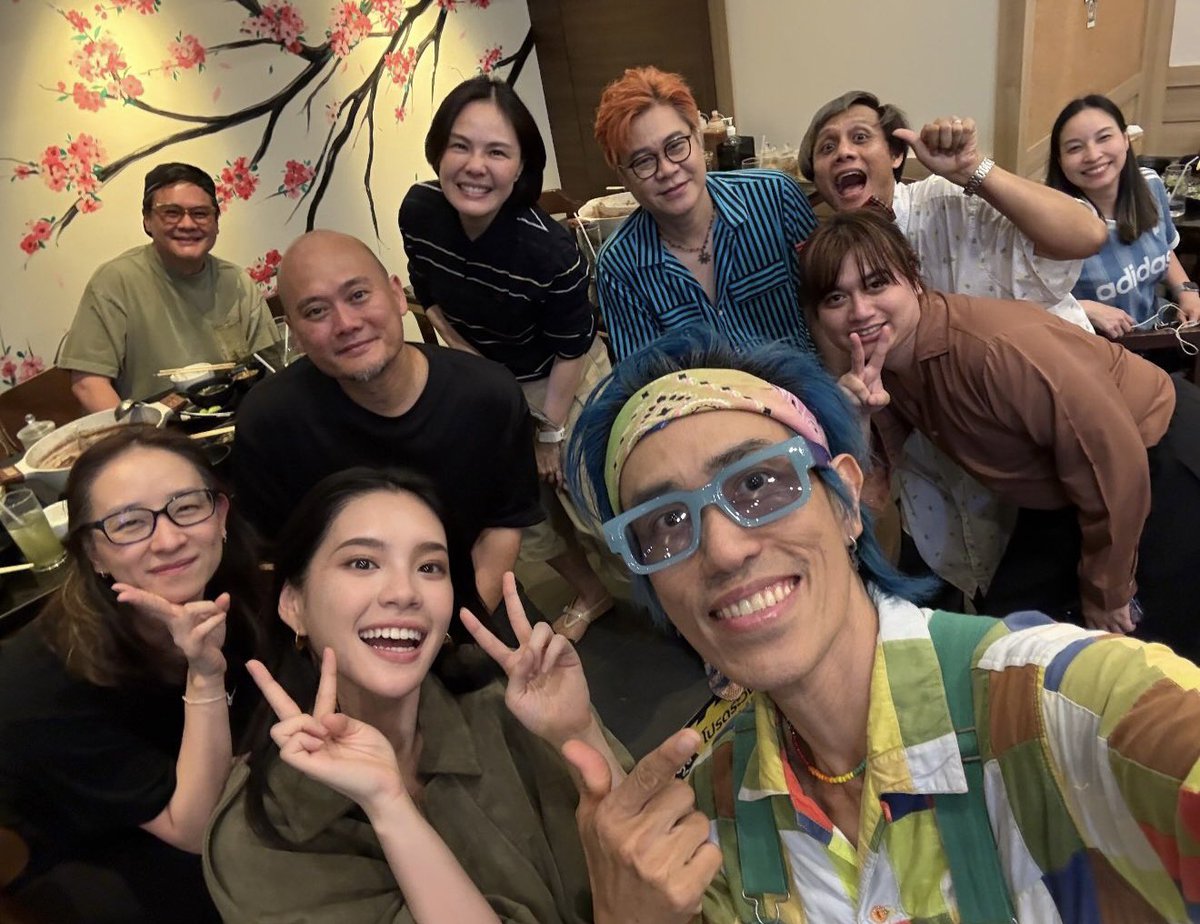 Mook81074857's tweet photo. แก๊งคนมีตำแหน่งนี่นาา อิอิ น่ารักมากเลย แอบคิดถึงอะไรแบบนี้อยู่เหมือนกันนะคะเนี่ย (≧∇≦)/

#CherprangAreekul 💜✌🏻😺✌🏻 https://t.co/BB9bMnNVGU