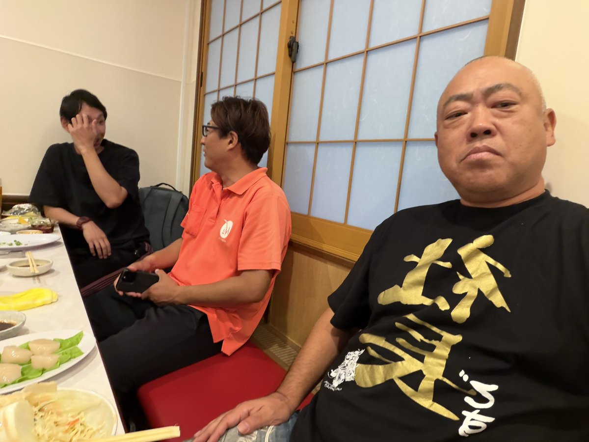 RYUCHAAN's tweet photo. 6月1日は朝から閉院した鍼灸整骨院でTV番組の撮影をしました‼️
初の全国TV放送です📺
7月に放送予定！
後日皆様に告知しますね🥰
芸人活動も頑張ってます👍

夜はなるなる鍼灸整骨院の解散会で近所の焼肉屋さんへ🍖
若人達の輝かしい前途をお祈りしています🙏

#門真市 #守口市 #介護芸人 #吉本芸人 https://t.co/ZvEaSYiMgg