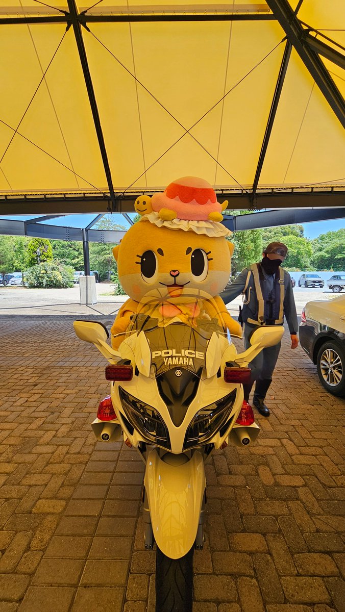 monmon1051's tweet photo. ちぃたん☆白バイに乗れてご満悦🥰
#九州ちぃたん☆
#ポーセリンマルシェ
#有田ポーセリンパーク https://t.co/T2qXErKCLb