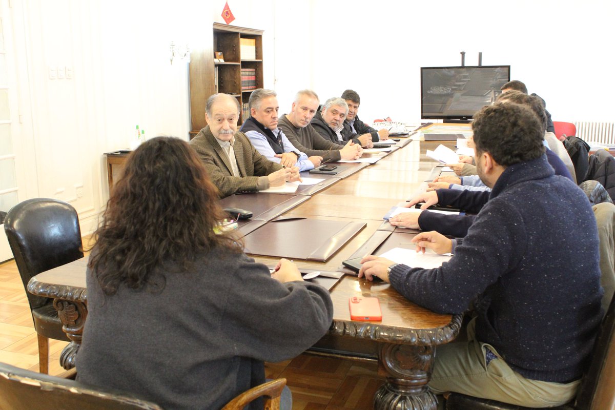 CChCPArenas's tweet photo. CChC #Magallanes y autoridades regionales instalan comité público-privado para reactivar la inversión en construcción 🏗️
Participaron la delegada presidencial y el seremi MINVU, junto a representantes del gremio.
🔗 Más info: https://t.co/J3nn8IgLr0 https://t.co/uyoFkc694b