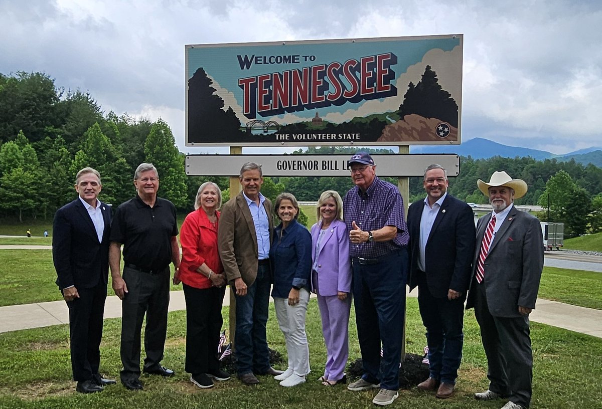 ReneaJones4TN's tweet photo. This happened in Unicoi county on June 1st! Unveiling of New Welcome to Tennessee sign and welcoming Gov. Bill Lee and First Lady Maria Lee as honorary citizens of Unicoi County! https://t.co/IczoghlDll