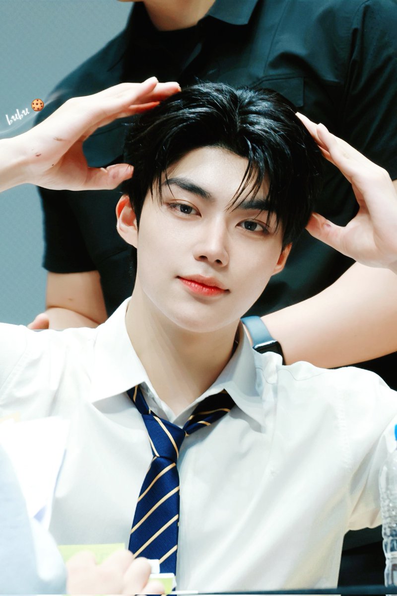 bubu_wook's tweet photo. 260528
MUSICART 签售

#박건욱 #PARKGUNWOOK #パクゴヌク #gunwook #ZB1    #ZEROBASEONE    #제로베이스원 https://t.co/Qd8QerzY0D
