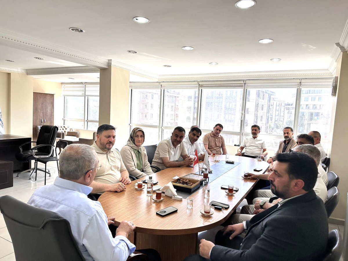 bbismailerdem's tweet photo. Sancaktepe İlçe Başkanı @FeyzullahTORLAK ilçe yönetim kurulu üyeleri, Belediye Meclis Üyeleri @AbdullahN33545 @yalcin_tarkan , İSKON gen.Bşk. MÜMDER bşk. @mhmgenc Ataşehir İlçe başkan yardımcıları @AdemYILMZ34, @fatihakinnci Bel.Meclis Üyesi  @mmrslmn Sancaktepe’li komşularımız misafirimiz oldular. Nazik ziyaretleri için kendilerine ayrı ayrı çok çok teşekkür ederim. @usta345561