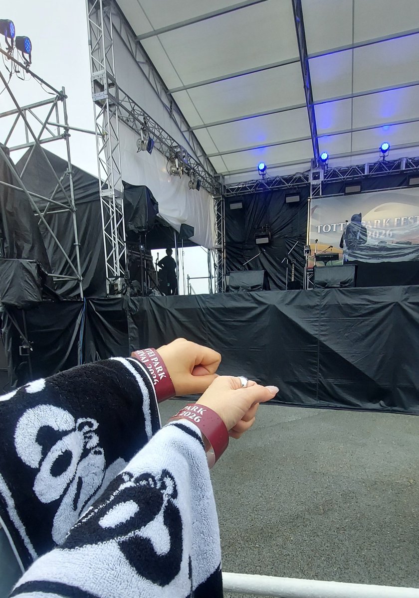 maru09maru23's tweet photo. 脇汗どころか滝汗のToo busy work🎶を終えたらoops coolから届いてた\( ˆoˆ )/
ありがとうございます!!!
oops coolのライブほんまにほんまにたのしいから全人類に行ってほしい🕺🕺
#oopscool https://t.co/FQ6KSaSarD