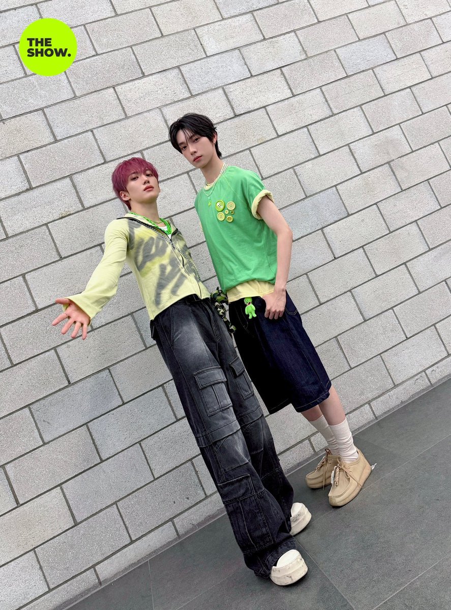 Libwuchoi's tweet photo. Zonning out as the special MCs of the day at The Show! Thank you for coming, everyone. Even though it felt awkward because it's our first met, but I am glad being accompanied by Minjae-ssi to yap with 🌸💗 https://t.co/qvOL3HH8ro