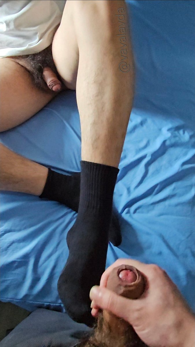 vavalavda's tweet photo. 忘了发后续。  #nsfw #黑袜 #gay https://t.co/9rbJcCk6y3