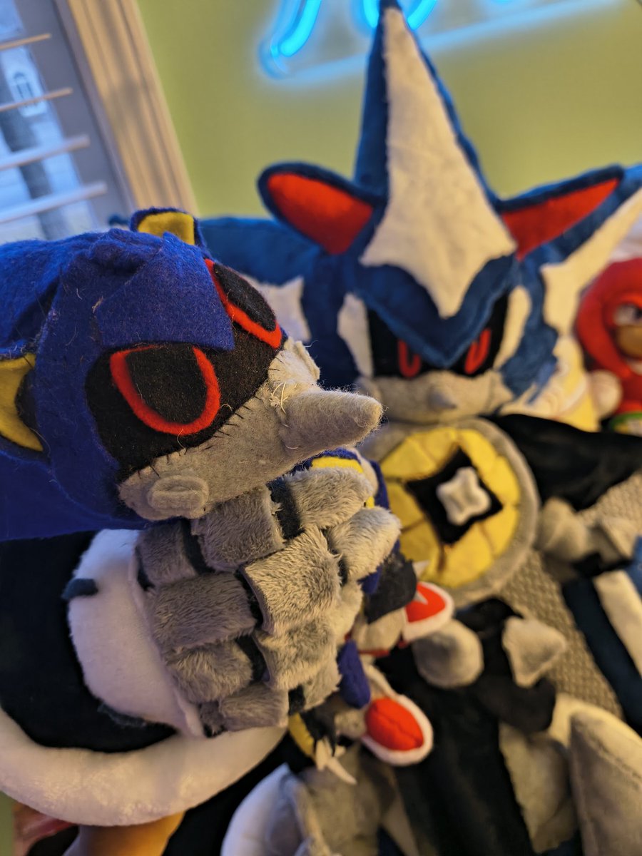 redddevilredd's tweet photo. i saw the neo metal plush going around i just wanted to show the one i made inspired off it

#neometalsonic #sonic https://t.co/7CMfTcdiAJ