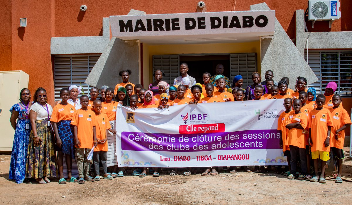 ipbfpananetugri's tweet photo. 📌 Les 21 et 22 avril, #IPBF a organisé à Diabo et à Tibga les cérémonies de clôture des clubs des adolescent·es, dans le cadre du projet « 𝐄𝐥𝐥𝐞 𝐫𝐞́𝐩𝐨𝐧𝐝 », mis en œuvre par IPBF avec l’appui de #IRC et le soutien financier de la Fondation Hewlett. https://t.co/0gueBCdWGy