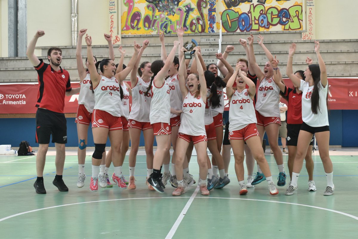 CB_ARABA's tweet photo. 📸 Galería de fotos de la Final F4 de nuestro Junior B Mutua de Álava ante Marianistas https://t.co/c4e1n3R8x2 https://t.co/Su7GBfoMoX