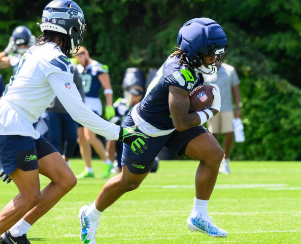 hawkmania4's tweet photo. #Seahawks Emanual Wilson back at camp!

Photo credit: Edwin Hooper/Seattle Seahawks https://t.co/PhenPmL9IP