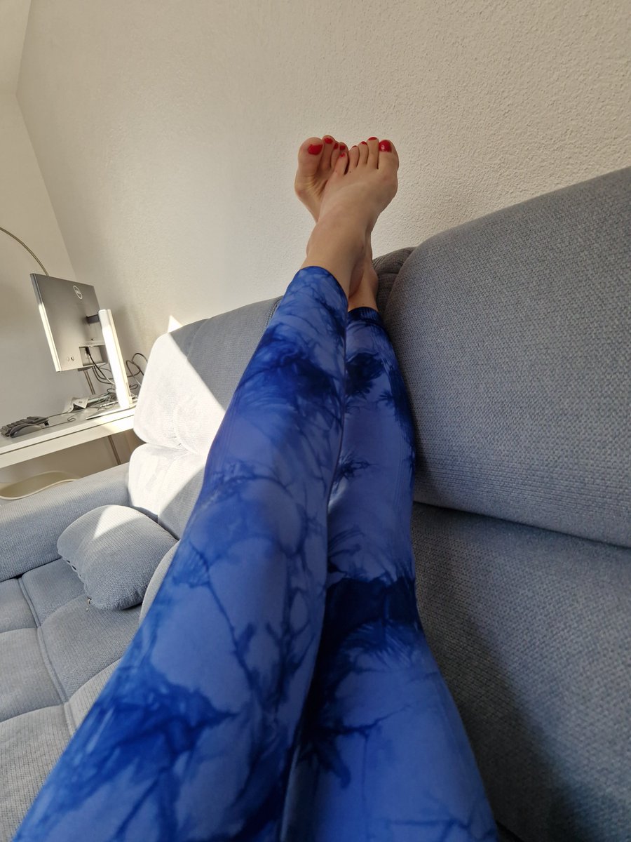 amelieunartig's tweet photo. Kann noch roten Nagellack tragen mit 41? https://t.co/PDeMPJznln