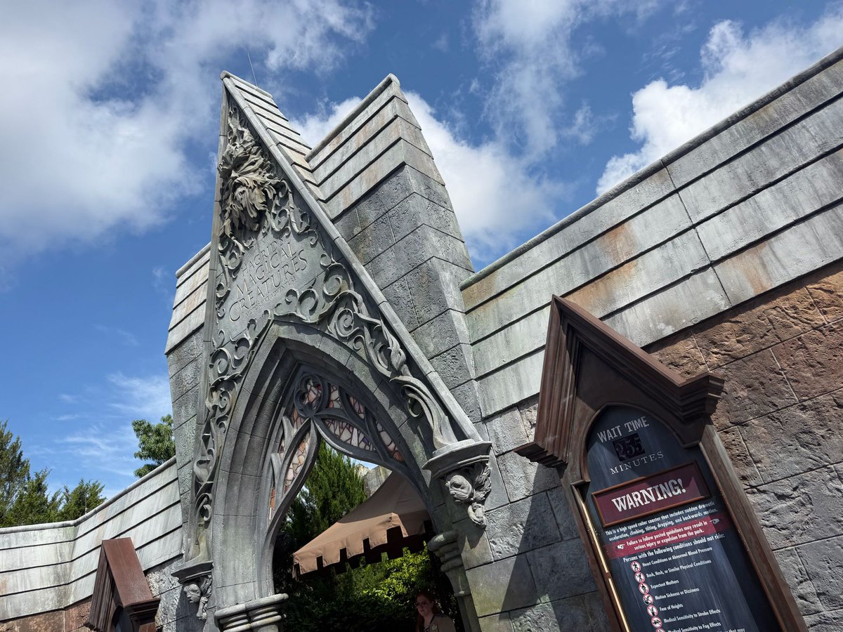 insideuniversal's tweet photo. I’m sorry, the wait for Hagrid’s is HOW LONG?! 😳 @UniversalORL https://t.co/VBFMzK9BbK