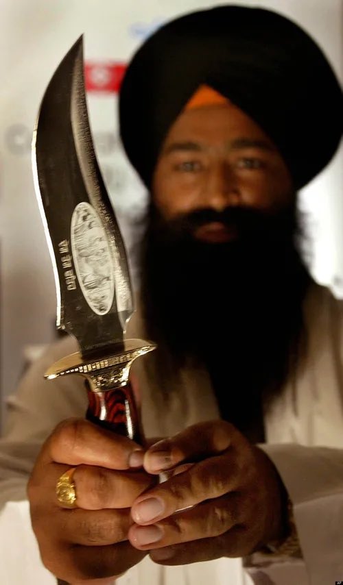 QBCCIntegrity's tweet photo. If you carry this knife on your person in public in Australia, you are NO NOT WELCOME in this country. 

Leave. 

I am sick to death of foreign invading cultures disregarding Australian laws THAT WERE PUT IN BECAUSE OF THEM. 

Remigration is the kind option. https://t.co/ZbTUdmScrF