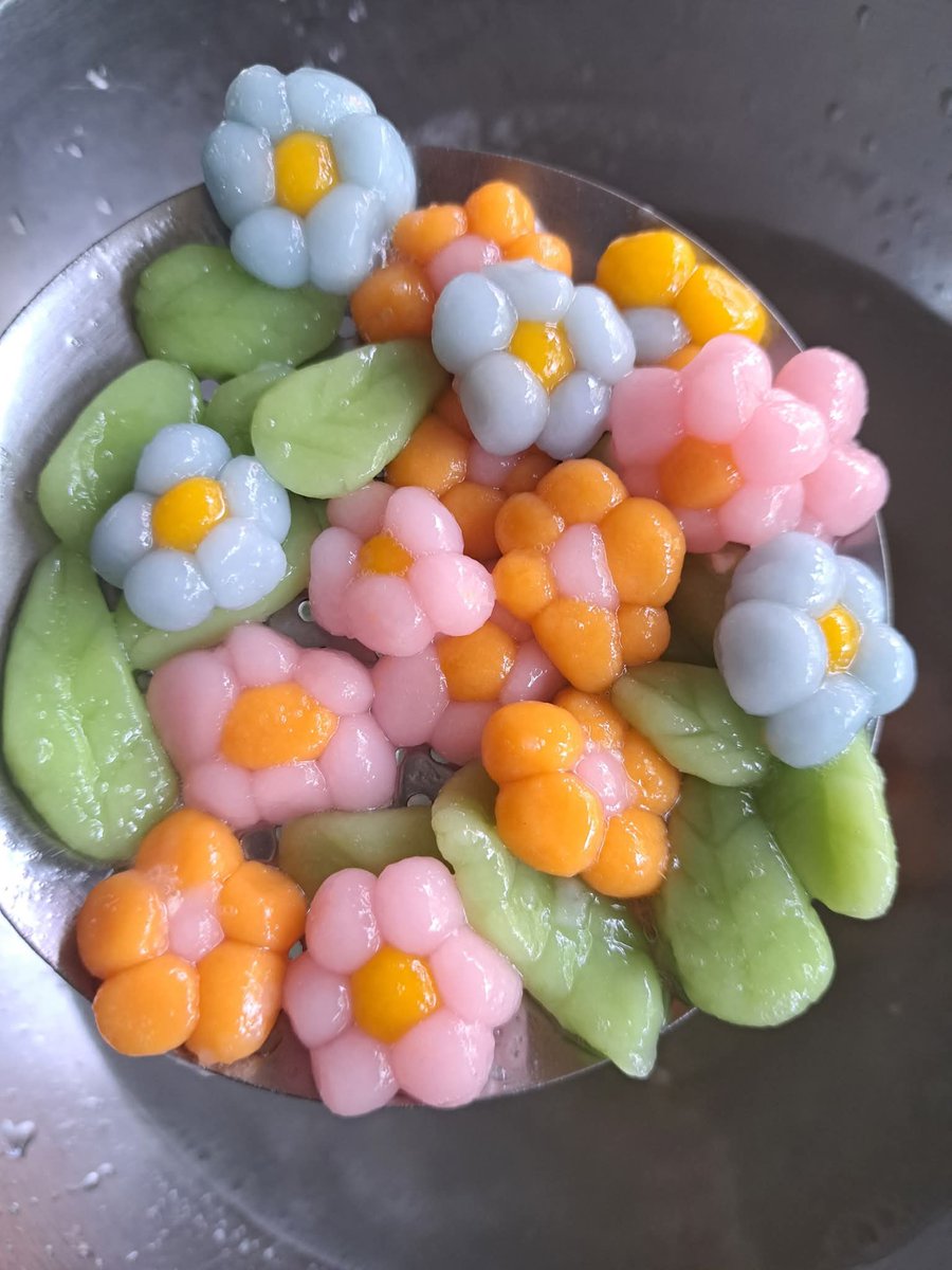 TinybirbCookies's tweet photo. บัวลอยค่ะะ 

ปั่นเล่นกับเด็กที่บ้าน https://t.co/wGLlVYW43K