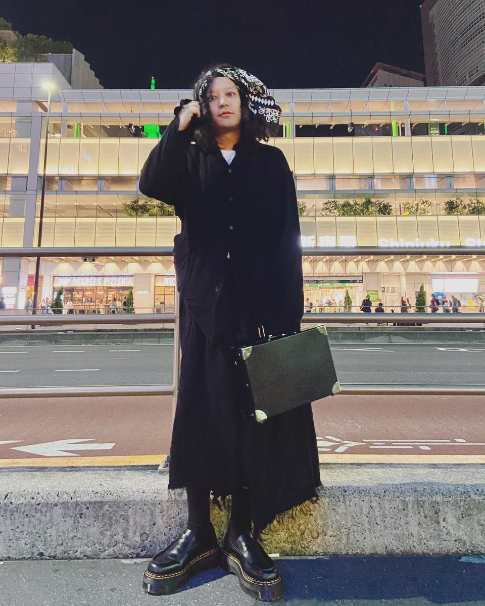 RYU59's tweet photo. Moi-meme-Moitie の✞燭台ロゴトランク✞
は高品質で頑丈。

3年前に手にしてからMoi dix Moisの日本ツアーや海外公演まで持って行ってますが未だ型崩れする事ないです。

これ無しではツアーに出られない٩( ᐛ )و

Ryux

https://t.co/evIvPcTmCz? https://t.co/wzMeDlY05d