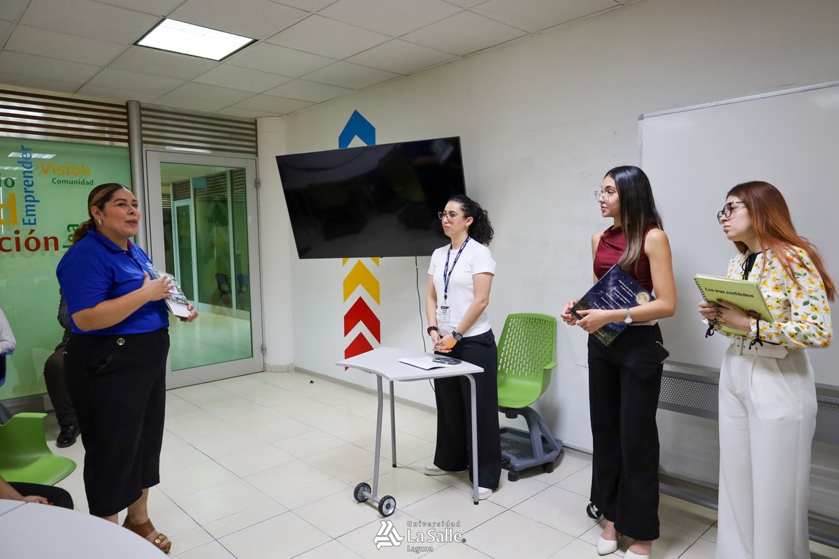 lasallelaguna's tweet photo. Estudiantes de 4.º semestre de la Licenciatura en Diseño Gráfico, como parte de la materia Taller de Diseño Editorial, desarrollaron el proyecto semestral “Adaptación de obra al sistema Braille: Proyecto de accesibilidad e inclusión editorial”. ♿📖

Como resultado de su trabajo, las estudiantes donaron libros en Braille elaborados por ellas mismas a la Asociación Ver Contigo A.C., con el objetivo de que las personas atendidas por la institución puedan disfrutar de estos materiales y fortalecer su acceso a la lectura. ❤️📚

En la entrega estuvieron presentes Itzel Ortega y Carmen Hernández, representantes de la Asociación Ver Contigo A.C.; así como Sofía Perkins, Daniela Favela y Natalia Reyes, autoras del proyecto; y la maestra Mónica Mendoza, titular de la asignatura. 👏🎓