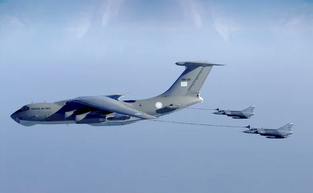 PASU_MATRIX's tweet photo. Aerial refuelling is a critical force multiplier in modern air warfare, extending the range and endurance of fighters.

🇮🇳 India: 6 × Il-78MKI aerial refuellers

🇵🇰 Pakistan: 4 × Il-78MP aerial refuellers

🇨🇳 China: 50+ (estimated) Y-20U (YY-20), H-6U and HY-6 aerial refuellers. https://t.co/etGaLT6CZc