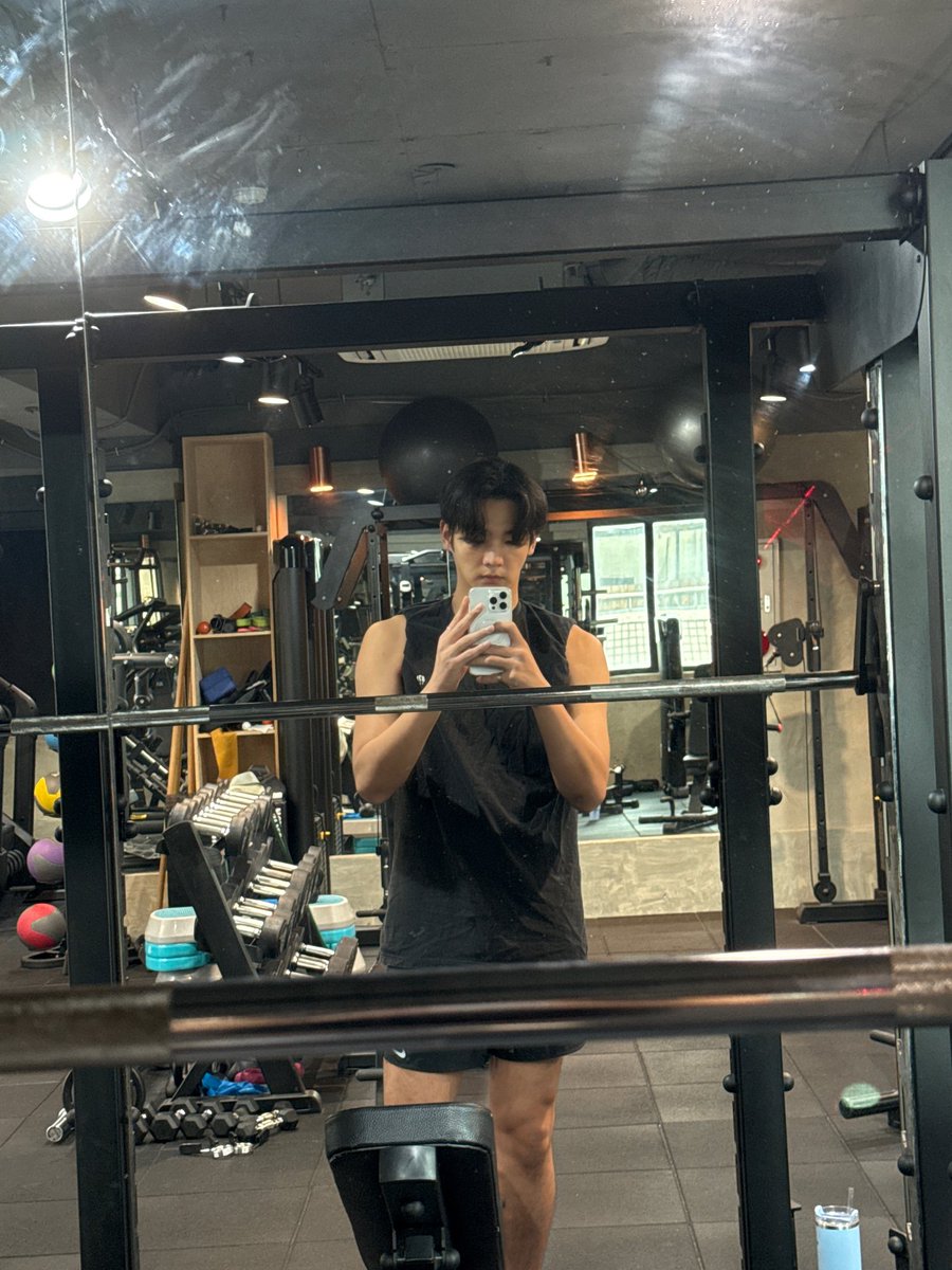 bnwbear1004's tweet photo. 운동한다고 알람주던 지하니 ㅂㅂ

......길게 쓴 글을 지웠다
하고싶은 말은 너무 명확해서
긴 글이 거추장스럽게 느껴졌다.

지한아. 사랑해 보고싶어🫳🧡🧡 https://t.co/Paz8ZlefLE
