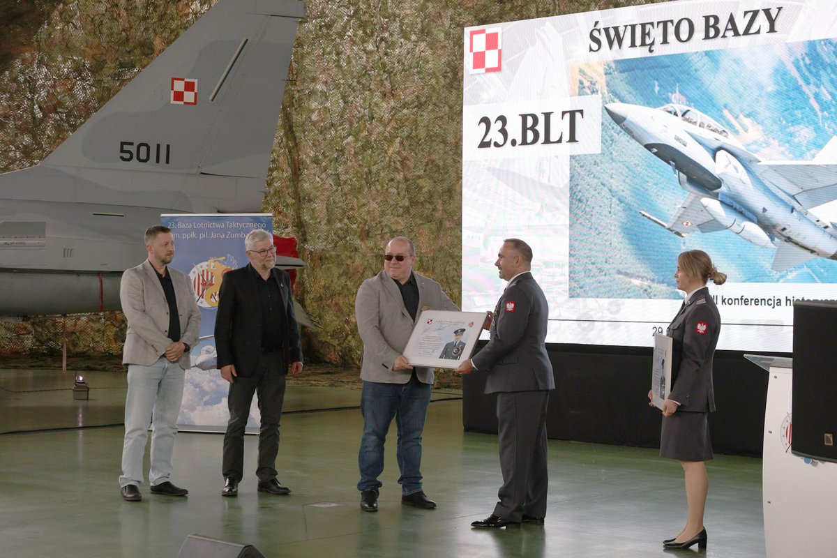 ArmaHobby's tweet photo. Arma Hobby visited the 23rd Tactical Air Base anniversary — traditions of the Kościuszko Squadron, No.303 Sqn and modern FA-50 fighters in one place. Full report + 15% promo on related models & decals:
https://t.co/cxT73LO6cu
#ArmaHobby #23BLT #FA50 #303Squadron #TTModelarze https://t.co/fFoVtnqVDq