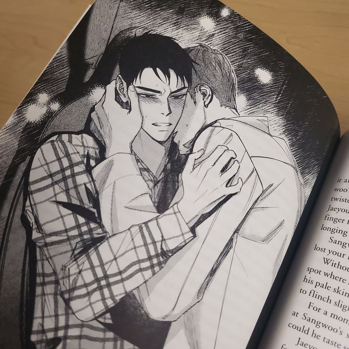 izepress's tweet photo. BL readers, rejoice!

Each volume of the Semantic Error novel features brand-new art by Angy, the talented artist behind the comic adaptation—with stunning covers and interior illustrations.

Read Semantic Error (novel), Vol. 1 today!: https://t.co/ZQWvQjq3ld https://t.co/8K7atxQ0JS