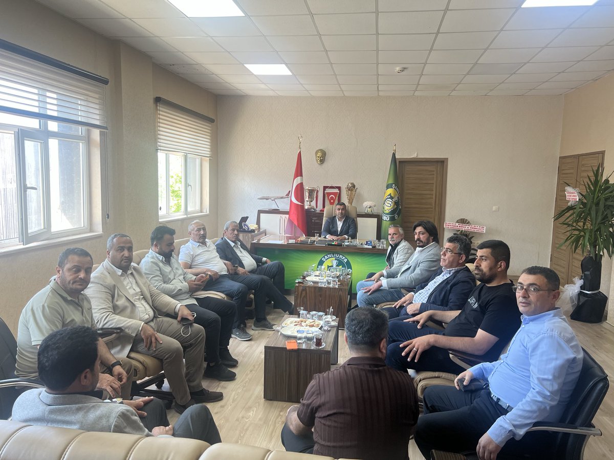omerkara63's tweet photo. Şanlıurfaspor Başkanlığına seçilen akrabamız Hasan Avcıyı hayırlı olsun ziyaretinde bulunduk
Kendisine yeni görevinde başarılar diliyor Şanlıurfaspor’umuzu daha güçlü yarınlara taşıyacak çalışmalarında muvaffakiyetler temenni ediyoruz. Şanlıurfa’mız ve camiamız için hayırlı olsun https://t.co/wtZFxclCbz