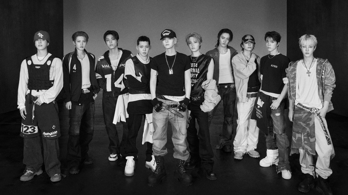 asahiismymine's tweet photo. สมบัติหน้าตาโคตรเว่อ ㅠㅠㅠㅠㅠ ไม่ทับไลน์กันสักคน ขนาดโดนย้อมขาวดำนะนิ รักว่ะ 

IF I DANCE PERFORMANCE
#IF_I_PERFORMANCE_VIDEO
#TREASURE #트레저
@treasuremembers https://t.co/ysRdWxGiMk