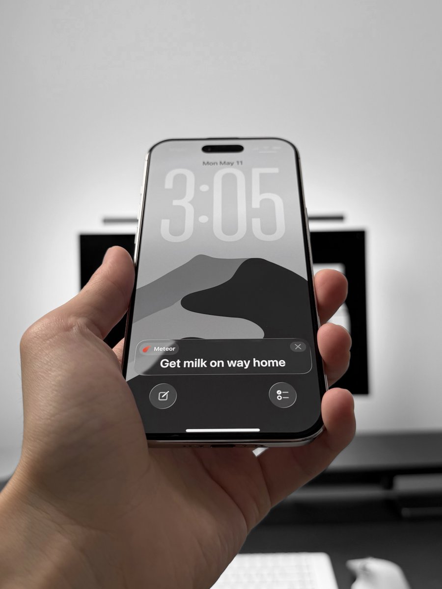 heyeaslo's tweet photo. For iPhone users, this app lets you add a note to your Lock Screen. https://t.co/C4drpcpaZy