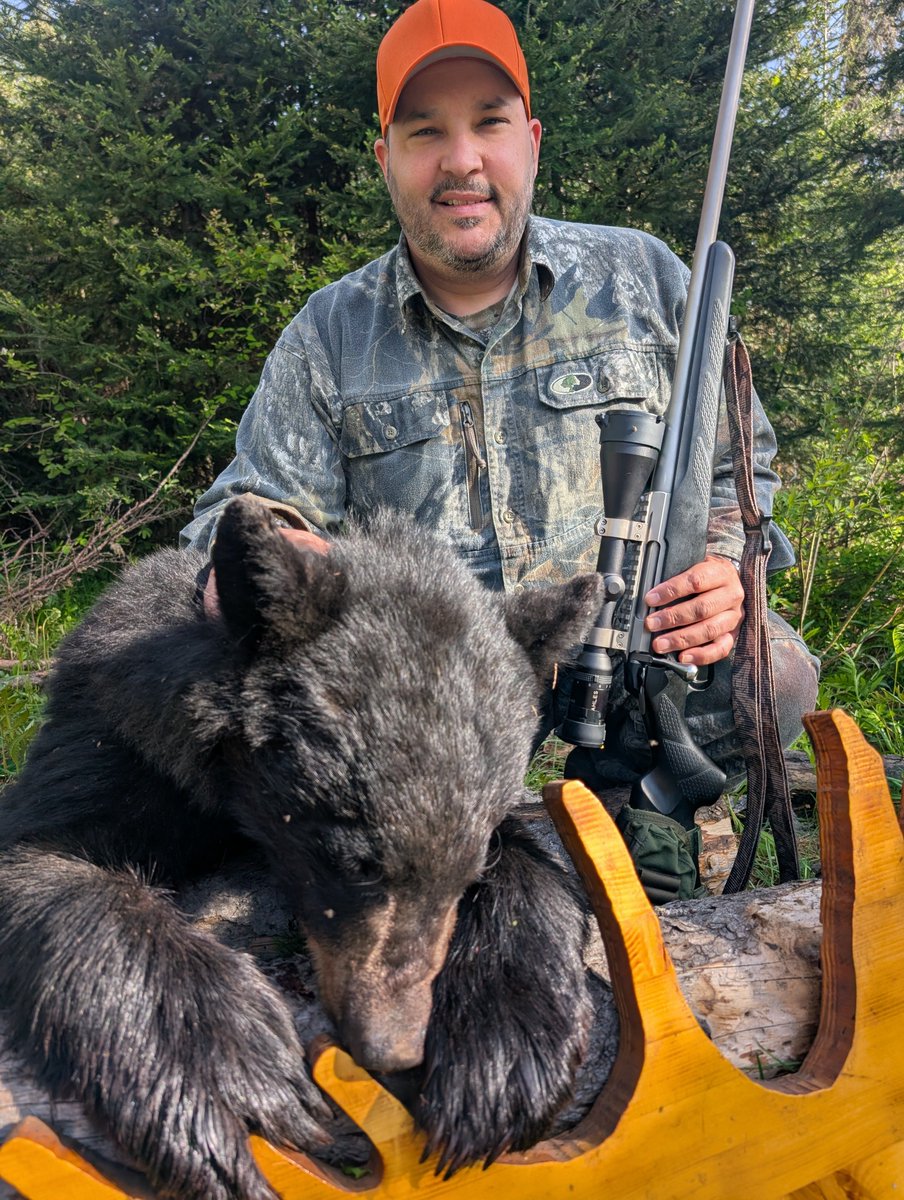 NRO9083's tweet photo. BEAR DOWN!! Congrats Simon on your 1st bear on your 1st night of the hunt. Whatta great story, excellent shot and memories that won't be forgotten.

Congrats once again from all of us at North River Outfitters.

#bear #rush #everyonefollowers #hunt #bearhunter https://t.co/m5XmveoS40